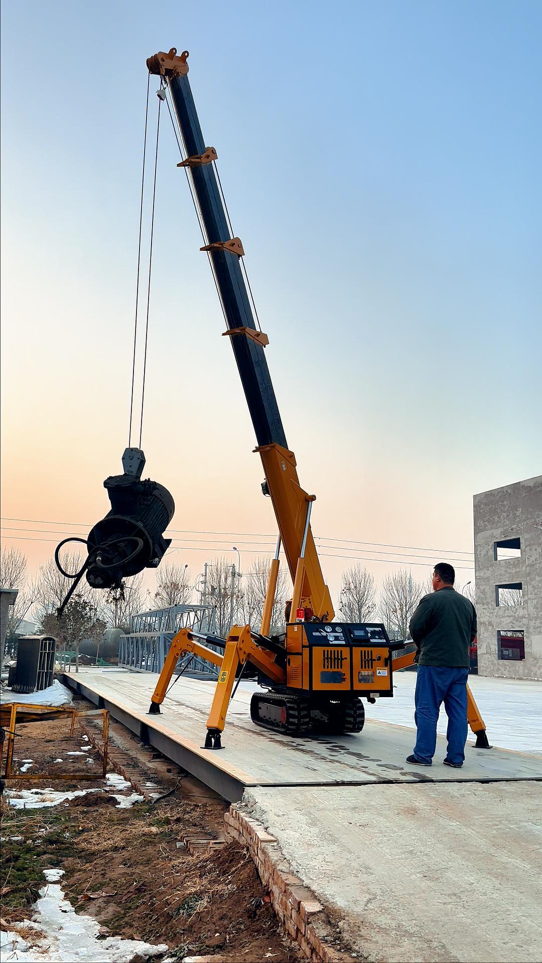 華鷹機(jī)械5噸蜘蛛吊車5節(jié)臂，最大起升高度可達(dá)17米